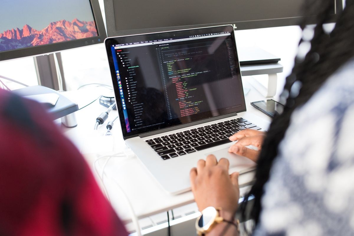 Automation workflow training on dual monitors