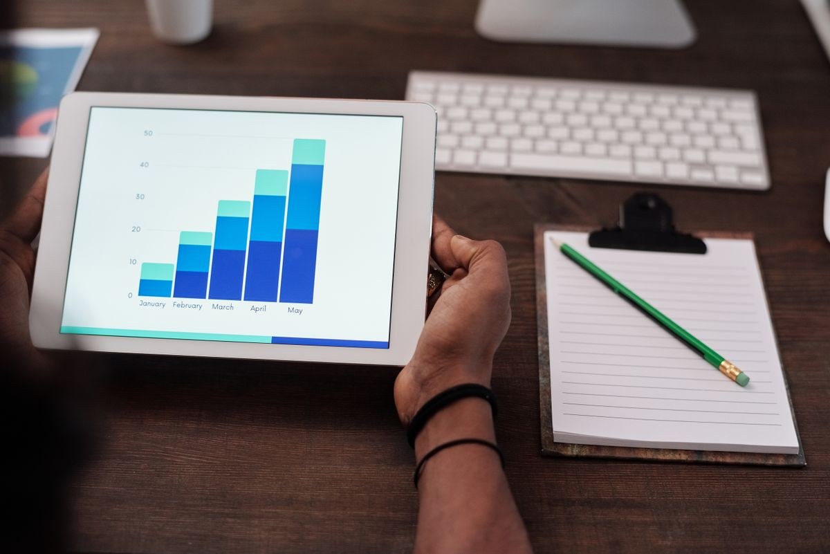 Online cohort studying digital product creation